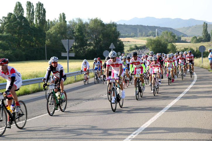 Espectacular paso de los 9.000 cicloturistas de la QH 2014