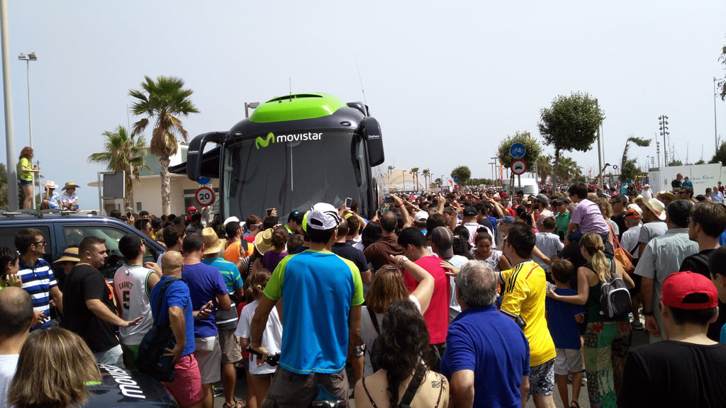 Vuelta a España Un mayor espacio para los autobuses beneficiaria al aficionado. foto: qué grande ser ciclista